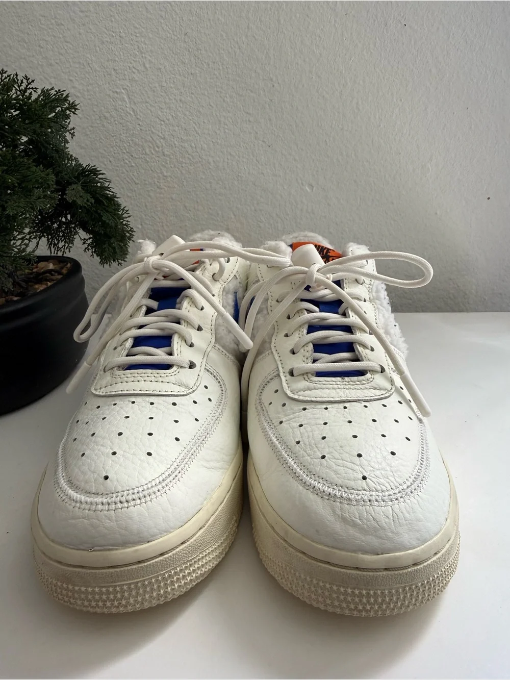 Nike Air for 1’07 low Sherpa fleece women size 8 Cream Sneakers with Blue